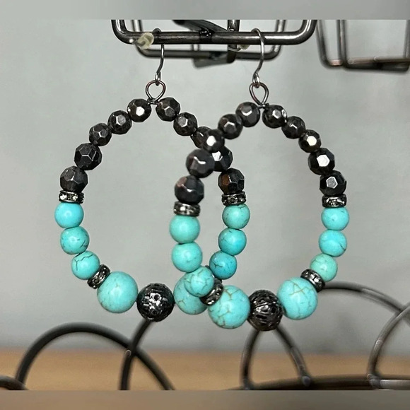 Lot of 6 hoop pierced earrings various styles and colors - Picture 3 of 7